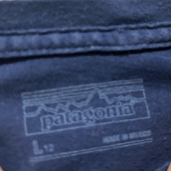 Patagonia Boys Long Sleeved Graphic Organic Cotton Shirt Navy Size L (12) - Picture 6 of 6